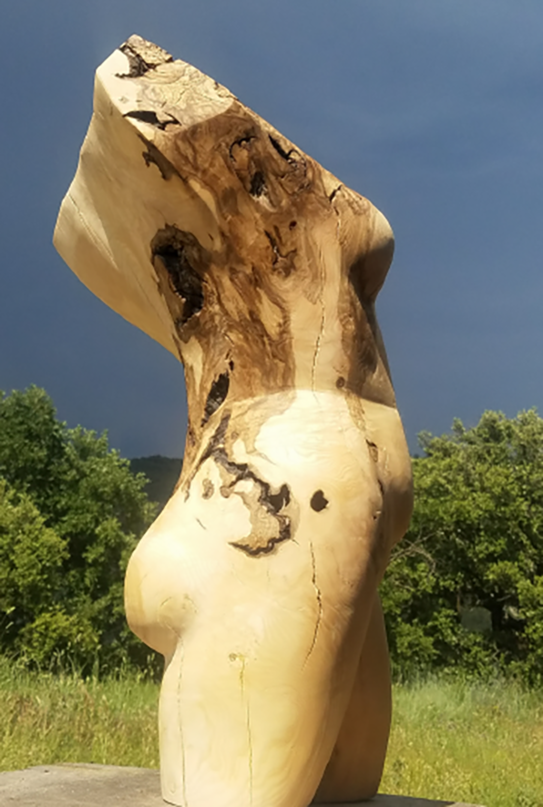 escultura de madera de fresno